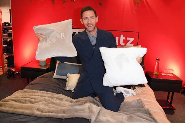 Marcel Remus bei der Präsentation der Marcel Remus Bettenwarenkollektion Bedtime Stories im Premium-Möbel- und Einrichtungshaus XXXLutz in Nürnberg am 05.11.2025