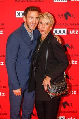 Marcel Remus präsentiert seine eigene Bettwäsche-Kollektion bei XXXLutz in Nürnberg Nürnberg, 0.11.2025 Marcel Remus mit Mutter Silke bei der Präsentation der Marcel Remus Bettwäsche-Kollektion bei XXXLutz in Nürnberg Bayern Copyright: xMatthiasxGränzdörferx