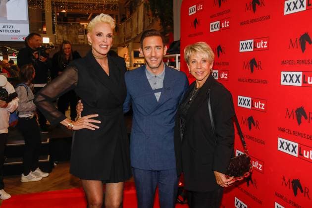 Marcel Remus präsentiert seine eigene Bettwäsche-Kollektion bei XXXLutz in Nürnberg Nürnberg, 0.11.2025 Marcel Remus mit Mutter Silke und Brigitte Nielsen bei der Präsentation der Marcel Remus Bettwäsche-Kollektion bei XXXLutz in Nürnberg Bayern Copyright: xMatthiasxGränzdörferx