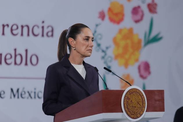 Mexico™s President Claudia Sheinbaum News Conference Mexico™s President Claudia Sheinbaum Pardo speaks during a briefing conference at National Palace. on November 5, 2025 in Mexico City, Mexico. Mexico City CDMX Mexico Copyright: xCarlosxSantiagox