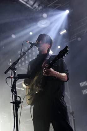 Alexander Giannascoli alias Alex G bei einem Konzert im Huxleys Neue Welt in Berlin, 5. November 2025. Alex G Konzert Berlin