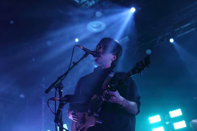 Alexander Giannascoli alias Alex G bei einem Konzert im Huxleys Neue Welt in Berlin, 5. November 2025. Alex G Konzert Berlin