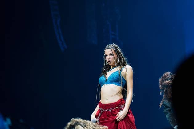 Nina Chuba Nina Chuba begeisterte am Mittwochabend tausende Fans in der Frankfurter Festhalle. Nach dem voran gegangene Auftritte krankheitsbedingt abgesagt werden mussten, war die Freude in Frankfurt um so größer. Die Festhalle war restlos ausverkauft. Frankfurt am Main Festhalle Frankfurt am Main Hessen Deutschland *** Nina Chuba Nina Chuba thrilled thousands of fans in Frankfurts Festhalle on Wednesday evening After previous appearances had to be canceled due to illness, the joy in Frankfurt was all the greater The Festhalle was completely sold out Frankfurt am Main Festhalle Frankfurt am Main Hesse Germany