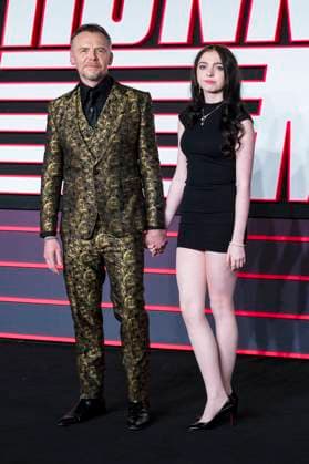 Simon Pegg mit Tochter Mathilda Pegg bei der Premiere des Kinofilms The Running Man im Odeon Luxe Leicester Square. London, 05.11.2025