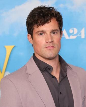 05 November 2025 - Los Angeles, California - Jake Picking. Eternity Special Film Screening held at AMC Century City 15. Los Angeles USA - ZUMAa123 20251105_zaa_a123_036 Copyright: xADx