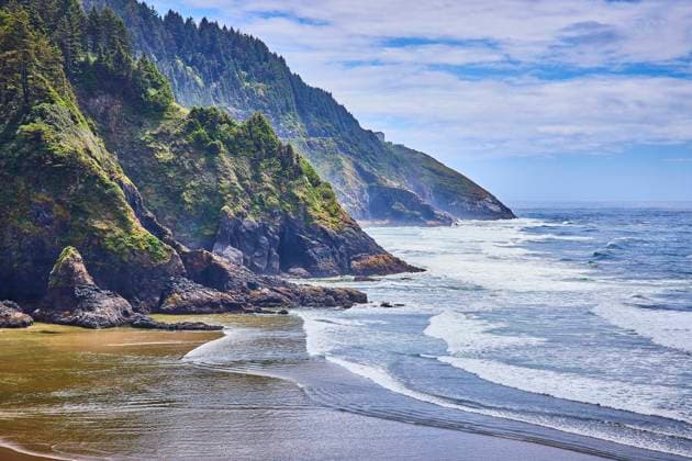 Rugged Oregon Coastline with Cliffs and Crashing Waves from Mid-Level View Breathtaking view of Heceta Head Lighthouse on the Oregon Coast. Dramatic cliffs with lush greenery meet the churning ocean waves, capturing nature s untamed beauty and tranquility. Ideal for travel or nature themes., 60686518.jpg RECORD DATE NOT STATED
