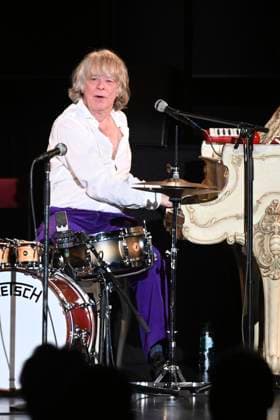Helge Schneider live bei einem Konzert seiner Ein Mann und seine Musik -Tour im Kuppelsaal. Hannover, 05.11.2025
