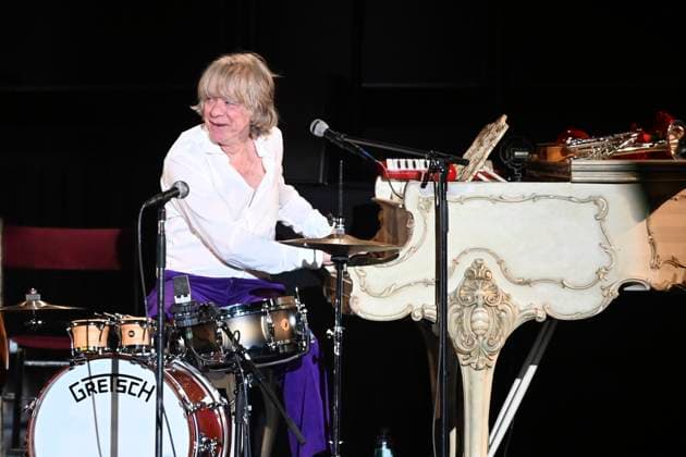 Helge Schneider live bei einem Konzert seiner Ein Mann und seine Musik -Tour im Kuppelsaal. Hannover, 05.11.2025