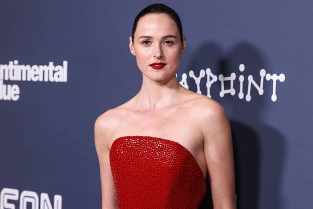 Los Angeles Premiere Of Neon s Sentimental Value Norwegian actress Renate Reinsve wearing a Schiaparelli FW25 Couture gown arrives at the Los Angeles Premiere Of Neon s Sentimental Value held at the DGA Theater Complex at The Directors Guild of America in Los Angeles, California, United States. DGA Theater Complex at The Directors Guild of America, Los Angeles, California, USA California United States  Copyright: xImagexPressxAgencyx originalFilename: collin-losangel251106_nphdz.jpg
