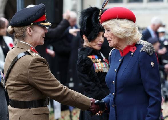 Queen Camilla Attends The 97th Field Of Remembrance Queen Camilla speaks with attendees on a visit to the 97th Field Of Remembrance at Westminster Abbey on November 06, 2025 in London, England. The Field of Remembrance has been held every November since 1928 when The Poppy Factory, of which Queen Camilla is Patron, brought a group of disabled veterans, a tray of poppies and a collecting tin to the grounds of St Margaret s Church at Westminster Abbey., Credit:Avalon.red Avalon United Kingdom, England, London, Westminster Abbey  Copyright: xAvalon.redx xAvalonx 1050721611