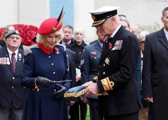 Queen Camilla Attends The 97th Field Of Remembrance Queen Camilla visits the 97th Field Of Remembrance alongside President of the Poppy Factory, Surgeon Rear Admiral Lionel Jarvis CBE DL at Westminster Abbey on November 06, 2025 in London, England. The Field of Remembrance has been held every November since 1928 when The Poppy Factory, of which Queen Camilla is Patron, brought a group of disabled veterans, a tray of poppies and a collecting tin to the grounds of St Margaret s Church at Westminster Abbey., Credit:Avalon.red Avalon United Kingdom, England, London, Westminster Abbey Copyright: xAvalon.redx xAvalonx 1050733109