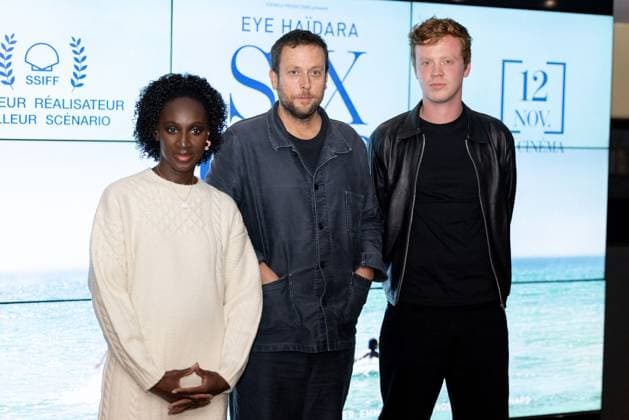 Entertainment Bilder des Tages Six Jours Ce Printemps-La Premiere - Paris AJ Eye Haidara, Joachim Lafosse and Jules Waringo attending the Six Jours Ce Printemps-La (Printemps La) Premiere at the UGC Cine Cite Les Halles in Paris, France on November 6, 2025. Photo by Alexis Jumeau ABACAPRESS.COM Paris France  Copyright: xJumeauxAlexis ABACAx