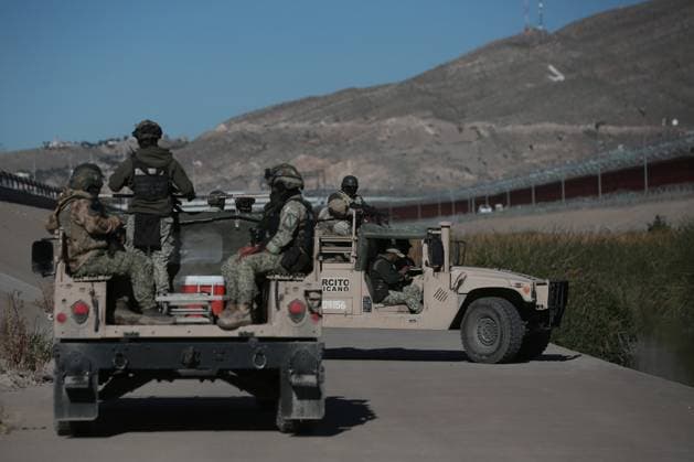 Mexican Army conduct search operation at border between Ciudad Juarez and El Paso CIUDAD JUAREZ , MEXICO - 6 NOVEMBER : Elements of the Mexican Army conducted a search operation near the border fence between Ciudad Juarez and El Paso, looking for possible underground tunnels connecting the border. After inspecting a culvert, the soldiers found a metal ladder, which was seized, on November 06, 2025. They notified U.S. authorities, who are searching for a connection to the United States. Christian Torres Anadolu Ciudad Juarez Mexico. Editorial use only. Please get in touch for any other usage.  Copyright: x2025xAnadoluxChristianxTorresx
