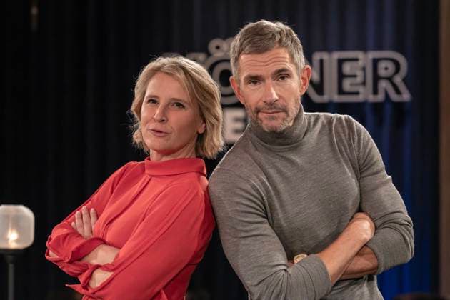Kölner Treff am 06. November 2025. Im Bild das Gastgeberduo der Talkshow Susan Link und Micky Beisenherz nach Ende der Aufzeichnung. Beide befragen ihre Gäste auf ihre eigene Art auf beiden Seiten. Köln Nordrhein-Westfalen Deutschland