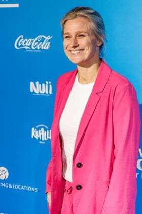 06.11.2025. Düsseldorf. Der Musical-Hit Mrs. Doubtfire feiert Deutschland- Premiere in seiner neuen, deutschen Inszenierung des englischen Blockbusters. Ende 2021 am New Yorker Broadway uraufgeführt, verzauberte die Adaption der weltweit erfolgreichen Hollywood-Komödie mit Robin Williams schon von Mai 2023 bis Ende April 2025 das Londoner West End. Im Düsseldorfer Capitol Theater wird Mrs. Doubtfire bis mindestens 12. April 2026 für viele herzerwärmende Momente sorgen. Hier: Britta Heidemann (Sportfunktionärin, Weltmeisterin und Olympiasiegerin Fechten) Düsseldorf Capitol Theater Nordrhein-Westfalen Deutschland