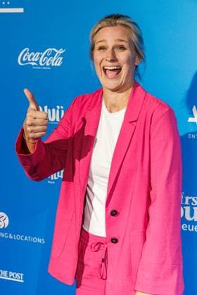 06.11.2025. Düsseldorf. Der Musical-Hit Mrs. Doubtfire feiert Deutschland- Premiere in seiner neuen, deutschen Inszenierung des englischen Blockbusters. Ende 2021 am New Yorker Broadway uraufgeführt, verzauberte die Adaption der weltweit erfolgreichen Hollywood-Komödie mit Robin Williams schon von Mai 2023 bis Ende April 2025 das Londoner West End. Im Düsseldorfer Capitol Theater wird Mrs. Doubtfire bis mindestens 12. April 2026 für viele herzerwärmende Momente sorgen. Hier: Britta Heidemann (Sportfunktionärin, Weltmeisterin und Olympiasiegerin Fechten) Düsseldorf Capitol Theater Nordrhein-Westfalen Deutschland