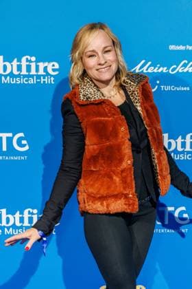 06.11.2025. Düsseldorf. Der Musical-Hit Mrs. Doubtfire feiert Deutschland- Premiere in seiner neuen, deutschen Inszenierung des englischen Blockbusters. Ende 2021 am New Yorker Broadway uraufgeführt, verzauberte die Adaption der weltweit erfolgreichen Hollywood-Komödie mit Robin Williams schon von Mai 2023 bis Ende April 2025 das Londoner West End. Im Düsseldorfer Capitol Theater wird Mrs. Doubtfire bis mindestens 12. April 2026 für viele herzerwärmende Momente sorgen. Hier: Dorkas Kiefer (Schauspielerin) Düsseldorf Capitol Theater Nordrhein-Westfalen Deutschland