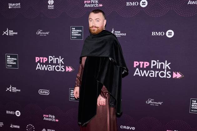 November 6, 2025, Toronto, On, Canada: Sam Smith walks the red carpet at the 2025 PTP Pink Awards in Toronto, on Thursday, Nov. 6, 2025. Toronto Canada  - ZUMAc35_ 20251106_zaf_c35_190 Copyright: xSammyxKoganx