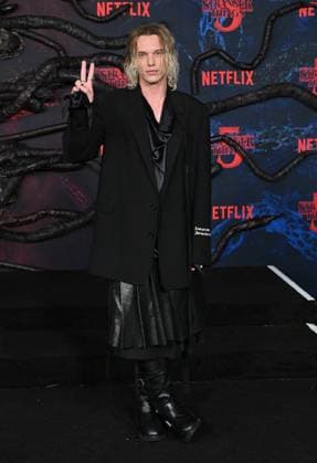 ˜Stranger Things 5™ World Premiere Jamie Campbell Bower arriving to Stranger Things 5™ world premiere held at the TCL Chinese Theatre on November 6, 2025 in Hollywood, Ca. Hollywood TCL Chinese Theatre California USA Copyright: xLisaxOConnor xAFF-USA.COMx
