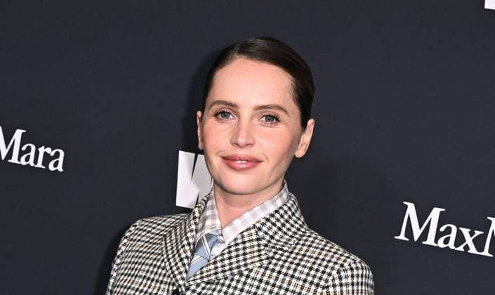 2025 WIF Honors Felicity Jones arriving to the 2025 WIF Honors held at the Beverly Hilton Hotel on November 6, 2025 in Beverly Hills, Ca. Beverly Hills Beverly Hilton Hotel California USA Copyright: xStarbuck AFF-USA.COMx