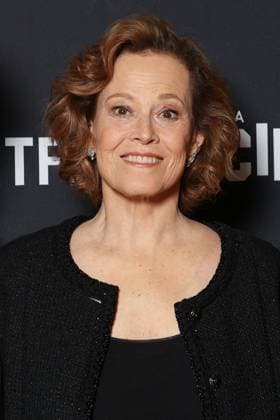 Sigourney Weaver Retrospective at la cinematheque Retrospective Sigourney Weaver à la Cinematheque Frederic Bonnaud, Sigourney Weaver et Costa Gavras 450438 2025 11 06 France Weaver, Sigourney  Copyright: xSebastienxFremontx xStarfacex STAR_450438_011