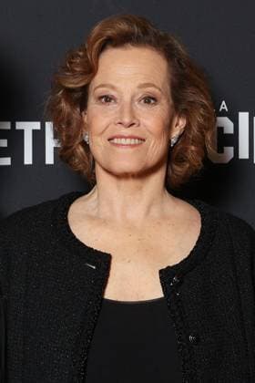 Sigourney Weaver Retrospective at la cinematheque Retrospective Sigourney Weaver à la Cinematheque Frederic Bonnaud, Sigourney Weaver et Costa Gavras 450438 2025 11 06 France Weaver, Sigourney  Copyright: xSebastienxFremontx xStarfacex STAR_450438_012