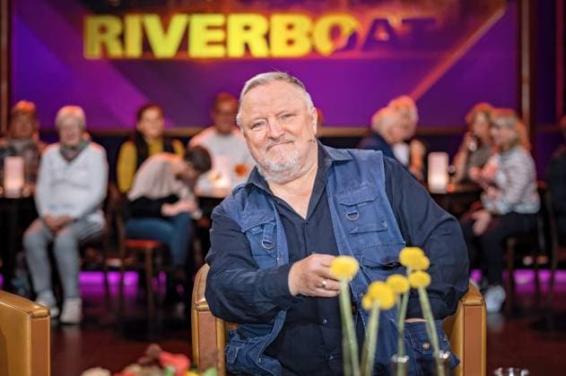 MDR - Riverboat. Schauspieler Axel Prahl anläßlich der Aufzeichnung der MDR - Talkshow Riverboat am 06.11.2025 in der Mediacity Leipzig. 20251106SFL0051