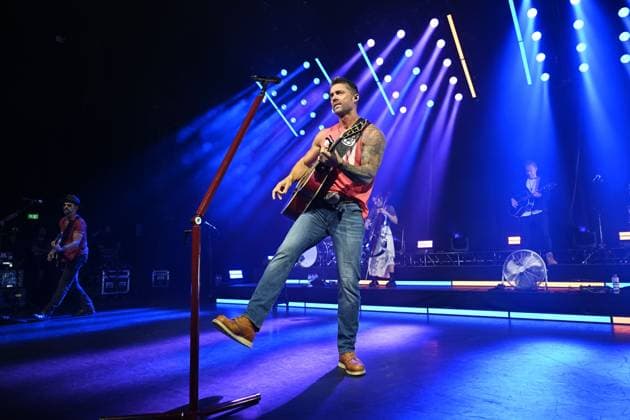 Brett Young performing at Eventim Apollo in London LONDON, ENGLAND - NOVEMBER 06: Brett Young performing at Eventim Apollo on November 06, 2025 in London, England. CAP MAR MAR Great Britain Copyright: xMartinxHarris CapitalxPicturesx
