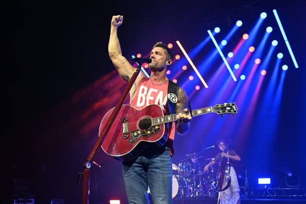Brett Young performing at Eventim Apollo in London LONDON, ENGLAND - NOVEMBER 06: Brett Young performing at Eventim Apollo on November 06, 2025 in London, England. CAP MAR MAR Great Britain Copyright: xMartinxHarris CapitalxPicturesx