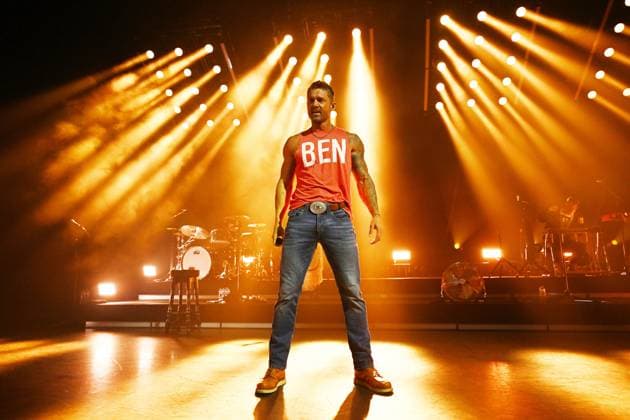 Brett Young performing at Eventim Apollo in London LONDON, ENGLAND - NOVEMBER 06: Brett Young performing at Eventim Apollo on November 06, 2025 in London, England. CAP MAR MAR Great Britain Copyright: xMartinxHarris CapitalxPicturesx