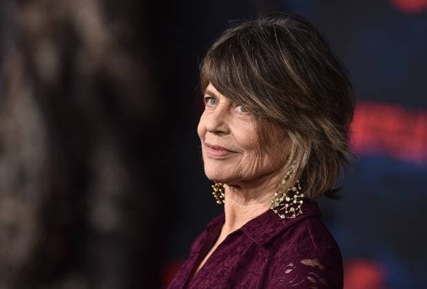 ˜Stranger Things 5™ World Premiere Linda Hamilton arriving to the Stranger Things 5™ world premiere held at the TCL Chinese Theatre on November 6, 2025 in Hollywood, Ca. Hollywood TCL Chinese Theatre California USA Copyright: xLISAxOConnor xAFF-USA.COMx