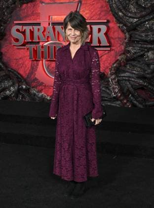 ˜Stranger Things 5™ World Premiere Linda Hamilton arriving to the Stranger Things 5™ world premiere held at the TCL Chinese Theatre on November 6, 2025 in Hollywood, Ca. Hollywood TCL Chinese Theatre California USA Copyright: xLISAxOConnor xAFF-USA.COMx