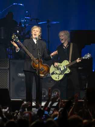 November 6, 2025, Nashville, Tennessee, USA: November 6, 2025: Paul McCartney performs in Nashville on at The Pinnacle as part of his Got Back 2025 tour. The concert featured music from The Beatles, Wings, and his solo career. Nashville USA  - ZUMAh234 20251106_zsp_h234_002 Copyright: xMarkxEdwardxHarrisx