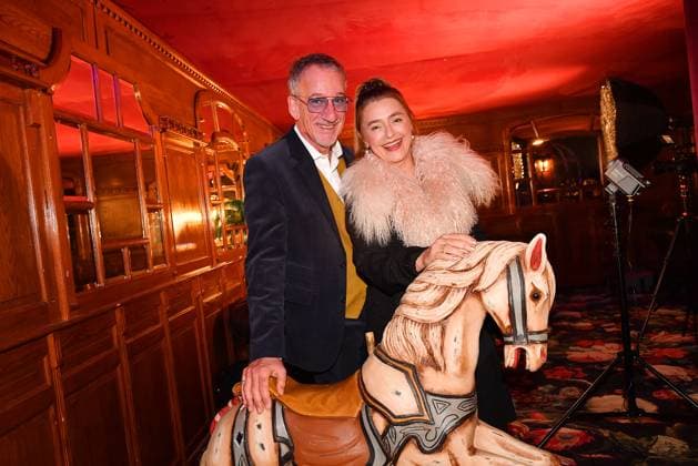 Heio von Stetten und Elisabeth Romano bei der Teatro - Secret Garden Premiere am 6.11.2025 im Spiegelpalast in Muenchen Teatro Dinnershow Secret Garden Gala Premiere 2025 in Muenchen
