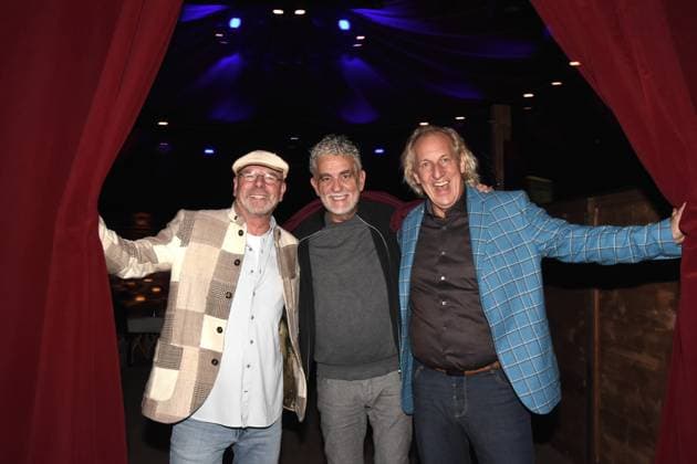 Richard Matthes Geschaeftsfuehrer Mario Gamba Starkoch Sven Pawlitschko Gesellschafter -Kuenstlerischer Leiter Muenchen 06.11.2025 Messe Muenchen -Ost de-Gasperi Bogen -HULLIS Spiegelzelt Comedy Dinner Show -Gastgeber Richard Matthes, Sven Pawlitschko und das gesamte von HULLIS Foto Muenchen