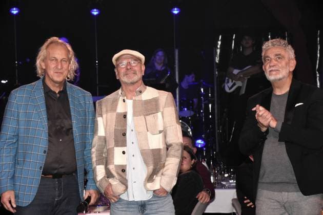 Sven Pawlitschko Gesellschafter -Kuenstlerischer Leiter Richard Matthes Geschaeftsfuehrer Mario Gamba Starkoch Muenchen 06.11.2025 Messe Muenchen -Ost de-Gasperi Bogen -HULLIS Spiegelzelt Comedy Dinner Show -Gastgeber Richard Matthes, Sven Pawlitschko und das gesamte von HULLIS Foto Muenchen