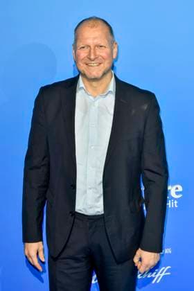 abb MtsDoubtfire- Guido Renner zu Gast auf dem blauen Teppich bei der Premiere Mrs.Doubtfire Der Neue Musical Hit im Capitol Theater am 06.11.2025 in Duesseldorf NRW Deutschland