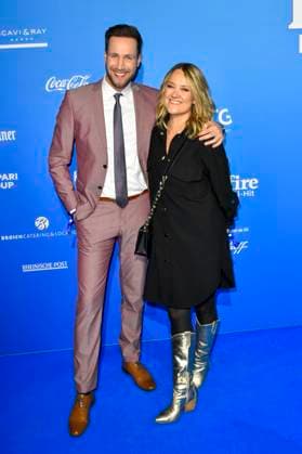 abb MtsDoubtfire- Sven Kroll, Lisa Feller zu Gast auf dem blauen Teppich bei der Premiere Mrs.Doubtfire Der Neue Musical Hit im Capitol Theater am 06.11.2025 in Duesseldorf NRW Deutschland