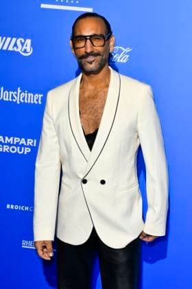 abb MtsDoubtfire- Massimo Sinato zu Gast auf dem blauen Teppich bei der Premiere Mrs.Doubtfire Der Neue Musical Hit im Capitol Theater am 06.11.2025 in Duesseldorf NRW Deutschland
