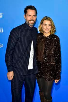 abb MtsDoubtfire- Matthias Gerigk, Diana Gerigk zu Gast auf dem blauen Teppich bei der Premiere Mrs.Doubtfire Der Neue Musical Hit im Capitol Theater am 06.11.2025 in Duesseldorf NRW Deutschland