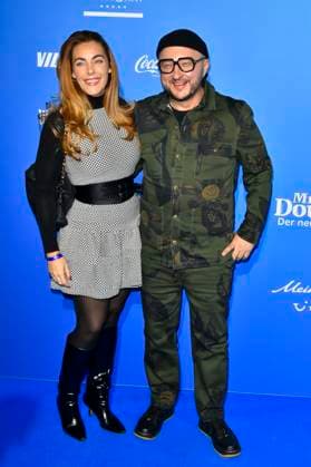 abb MtsDoubtfire- Sebastian Lege, Joanna Joey Guenther zu Gast auf dem blauen Teppich bei der Premiere Mrs.Doubtfire Der Neue Musical Hit im Capitol Theater am 06.11.2025 in Duesseldorf NRW Deutschland