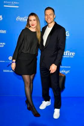 abb MtsDoubtfire- Markus Rehm, Agnieszka Olszewska zu Gast auf dem blauen Teppich bei der Premiere Mrs.Doubtfire Der Neue Musical Hit im Capitol Theater am 06.11.2025 in Duesseldorf NRW Deutschland