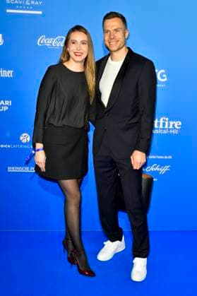 abb MtsDoubtfire- Markus Rehm, Agnieszka Olszewska zu Gast auf dem blauen Teppich bei der Premiere Mrs.Doubtfire Der Neue Musical Hit im Capitol Theater am 06.11.2025 in Duesseldorf NRW Deutschland