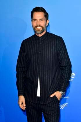 abb MtsDoubtfire- Matthias Gerigk zu Gast auf dem blauen Teppich bei der Premiere Mrs.Doubtfire Der Neue Musical Hit im Capitol Theater am 06.11.2025 in Duesseldorf NRW Deutschland