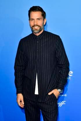 abb MtsDoubtfire- Matthias Gerigk zu Gast auf dem blauen Teppich bei der Premiere Mrs.Doubtfire Der Neue Musical Hit im Capitol Theater am 06.11.2025 in Duesseldorf NRW Deutschland