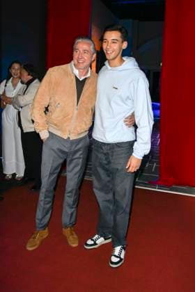 abb MtsDoubtfire- San Diego mit Vater Franjo Pooth Sohn zu Gast auf der Party zu der Premiere Mrs.Doubtfire Der Neue Musical Hit im Capitol Theater am 06.11.2025 in Duesseldorf NRW Deutschland