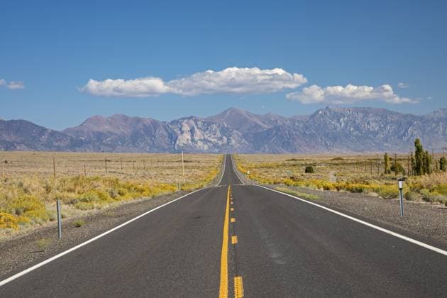 Carvers, Nevada — State Highway 376 im Zentrum von Nevada Carvers, Nevada - State highway 376 in central Nevada Copyright: imageBROKER JimxWest ibljiw15653252.jpg