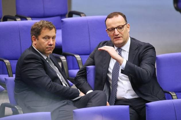 Berlin, Deutschland, 07.11.2025: Deutscher Bundestag: 38. Bundestagssitzung: Bundesminister der Finanzen Lars Klingbeil (SPD) und Unionsfraktionschef Jens Spahn (CDU) *** Berlin, Germany, 07 11 2025 German Bundestag 38 Bundestag session Federal Minister of Finance Lars Klingbeil SPD and CDU CSU parliamentary group leader Jens Spahn Copyright: xdtsxNachrichtenagenturx dts_92506