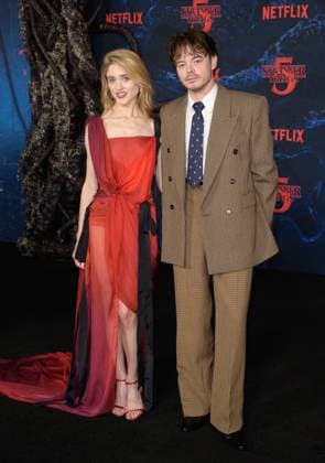 Stranger Things 5 Premiere - Los Angeles, USA LOS ANGELES, USA. November 06, 2025: Natalia Dyer & Charlie Heaton at the premiere for Netflix s Stranger Things 5 at the TCL Chinese Theatre. Los Angeles CA USA  Copyright: xPaulxSmith Featureflashx