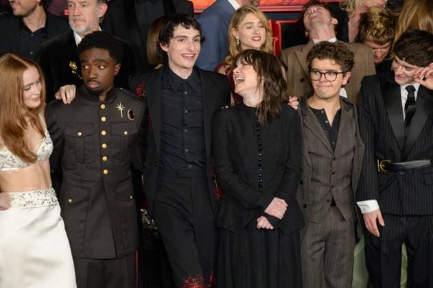 Stranger Things 5 Premiere - Los Angeles, USA LOS ANGELES, USA. November 06, 2025: Sadie Sink, Caleb McLaughlin, Finn Wolfhard, Winona Ryder, Gaten Matarazzo & Noah Schnapp at the premiere for Netflix s Stranger Things 5 at the TCL Chinese Theatre. Los Angeles CA USA  Copyright: xPaulxSmith Featureflashx